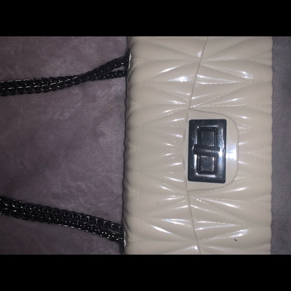 White crossbody and shoulder bag! - Picture 2 of 10